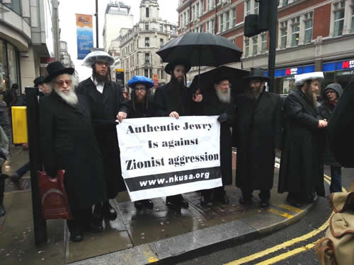 Neturei Karta members protest